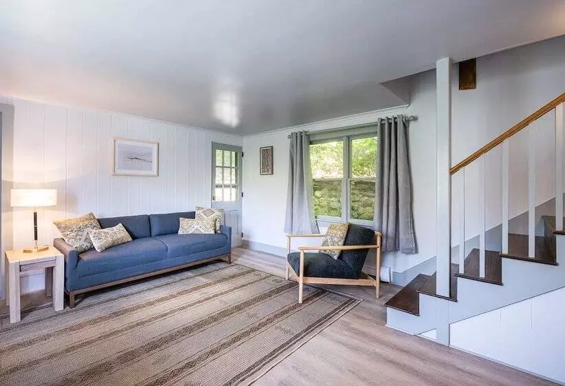 モーテル Riverhouse By Weekender Formerly Jack Daniels Inn