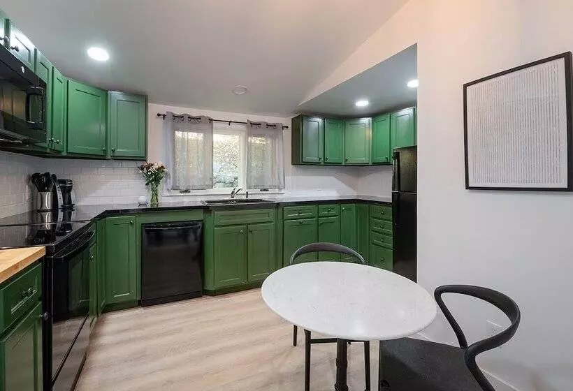 モーテル Riverhouse By Weekender Formerly Jack Daniels Inn