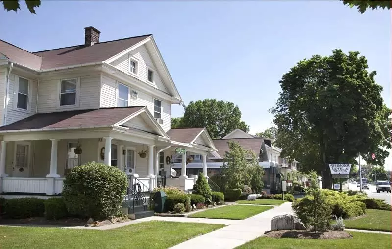 Simmons Motel And Suites