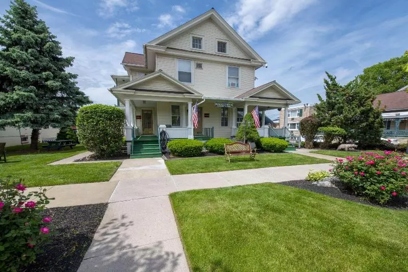 Simmons Motel And Suites