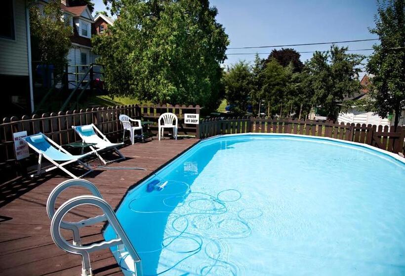 Simmons Motel And Suites