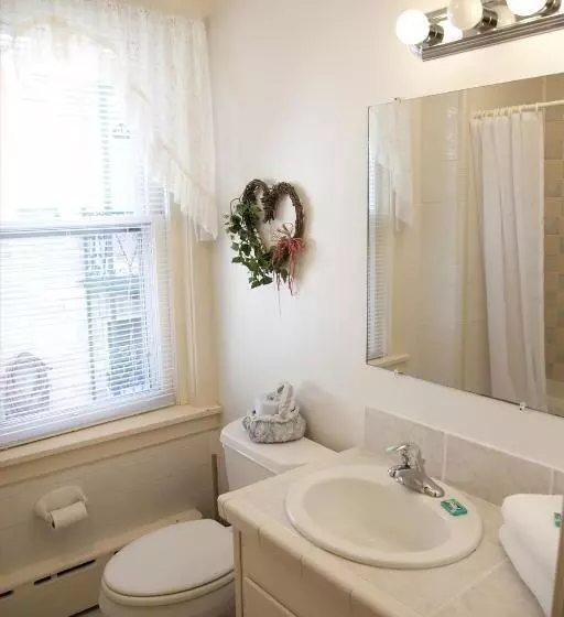 Simmons Motel And Suites