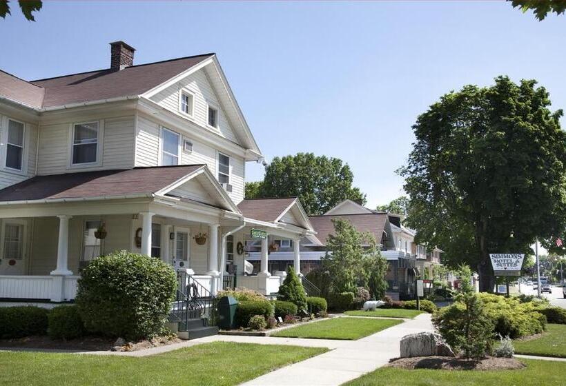 Simmons Motel And Suites