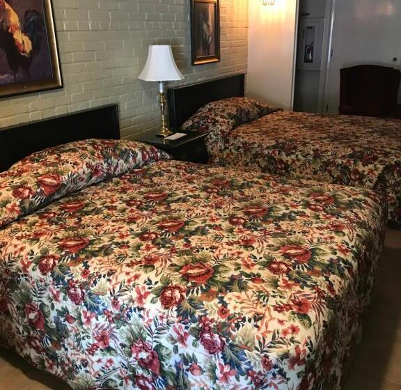 Simmons Motel And Suites