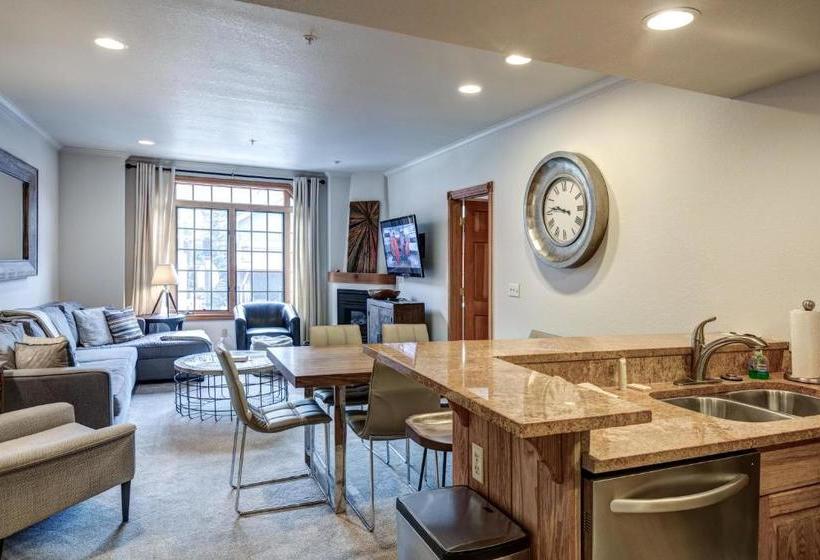 Town Lift 2c On Main Street