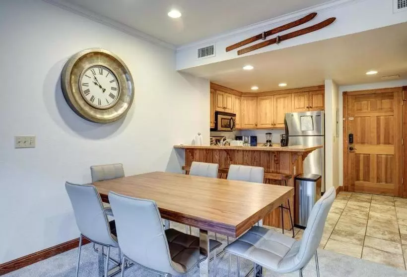 Town Lift 2c On Main Street