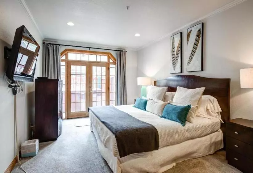 Town Lift 2c On Main Street