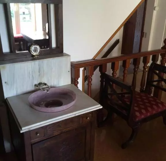 Pensión   Albergue De Logrosa