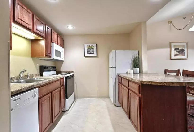 Four Seasons Island Resort