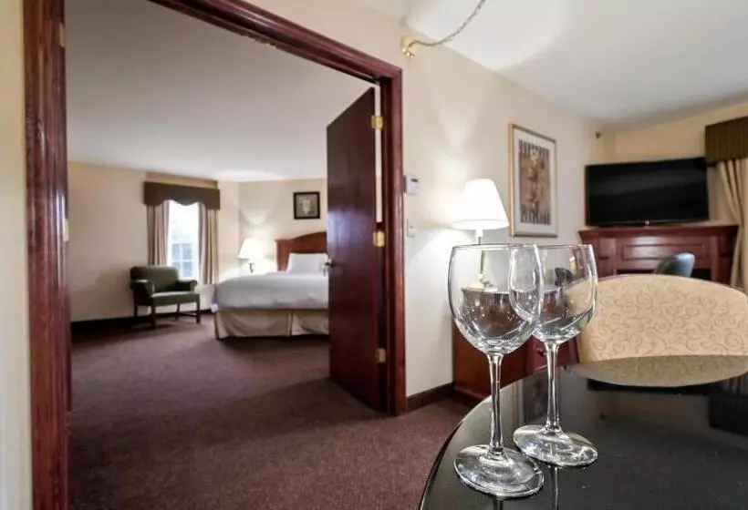 Four Seasons Island Resort