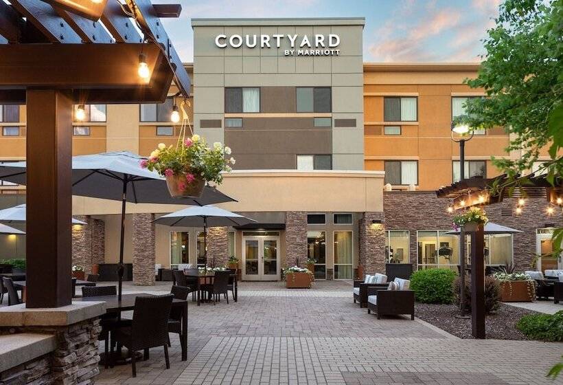 Courtyard Mankato Hotel & Event Center