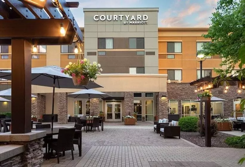 Courtyard Mankato Hotel & Event Center