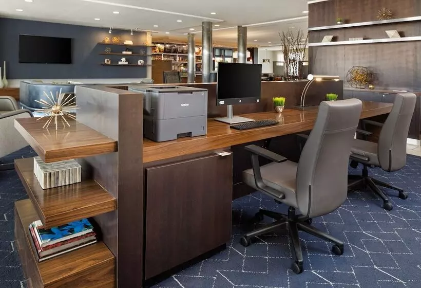 Courtyard Mankato Hotel & Event Center