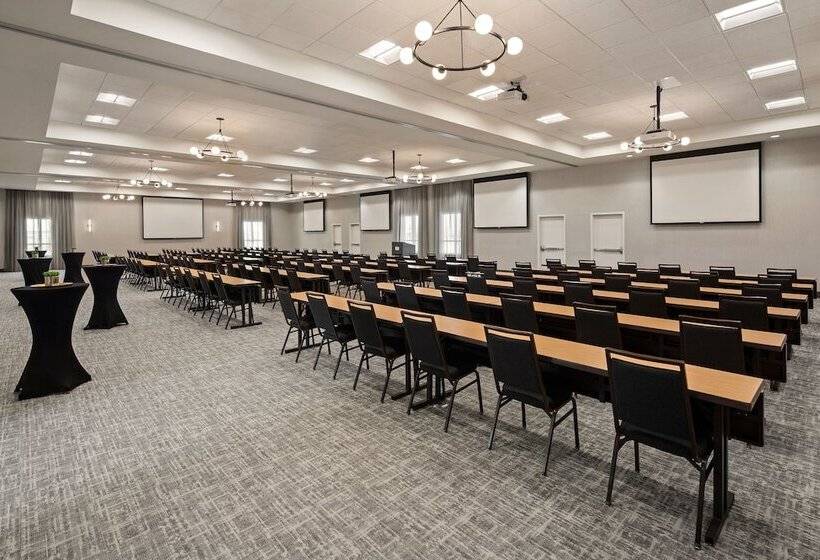 Courtyard Mankato Hotel & Event Center