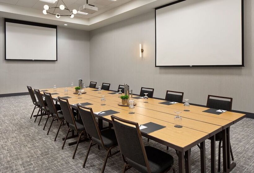 Courtyard Mankato Hotel & Event Center