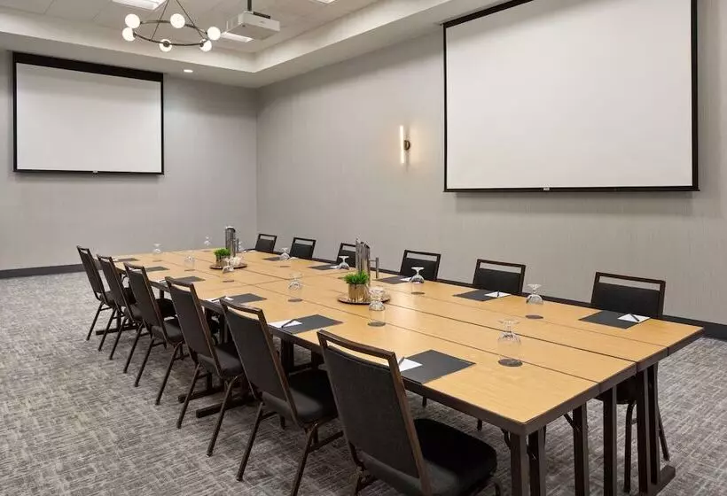 Courtyard Mankato Hotel & Event Center