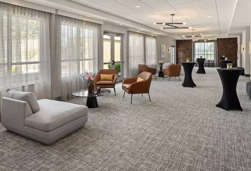 Courtyard Mankato Hotel & Event Center