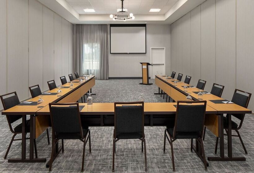 Courtyard Mankato Hotel & Event Center