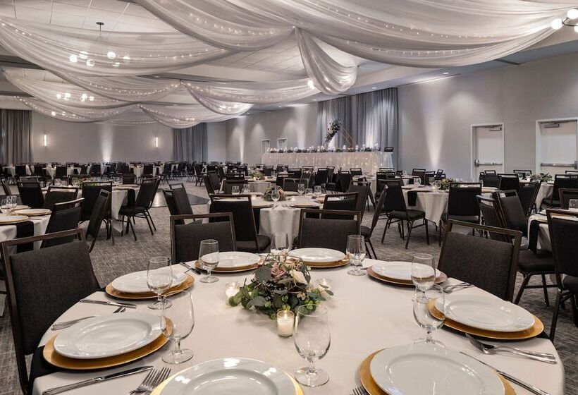 Courtyard Mankato Hotel & Event Center