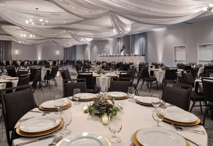 Courtyard Mankato Hotel & Event Center