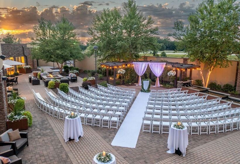 Courtyard Mankato Hotel & Event Center