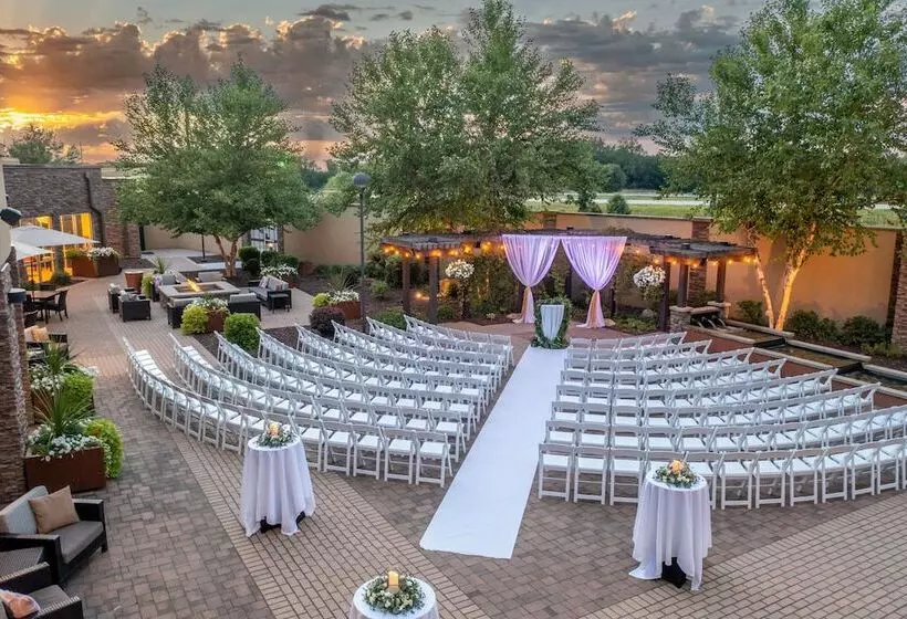 Courtyard Mankato Hotel & Event Center