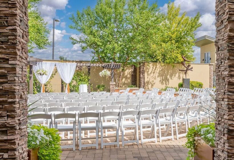 Courtyard Mankato Hotel & Event Center