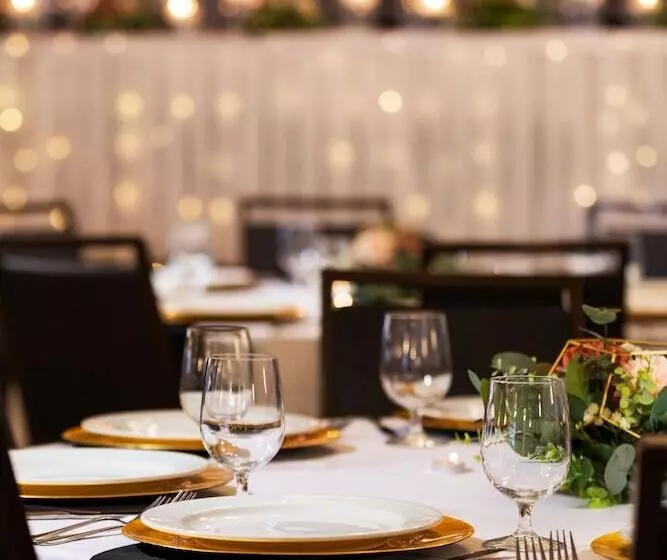 Courtyard Mankato Hotel & Event Center