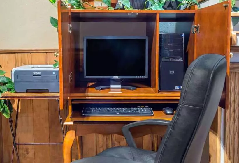 Отель Days Inn By Wyndham Delta Co