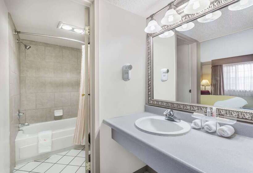 Отель Days Inn By Wyndham Delta Co