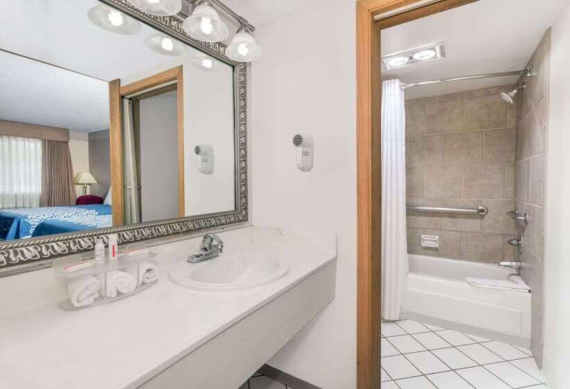 Отель Days Inn By Wyndham Delta Co