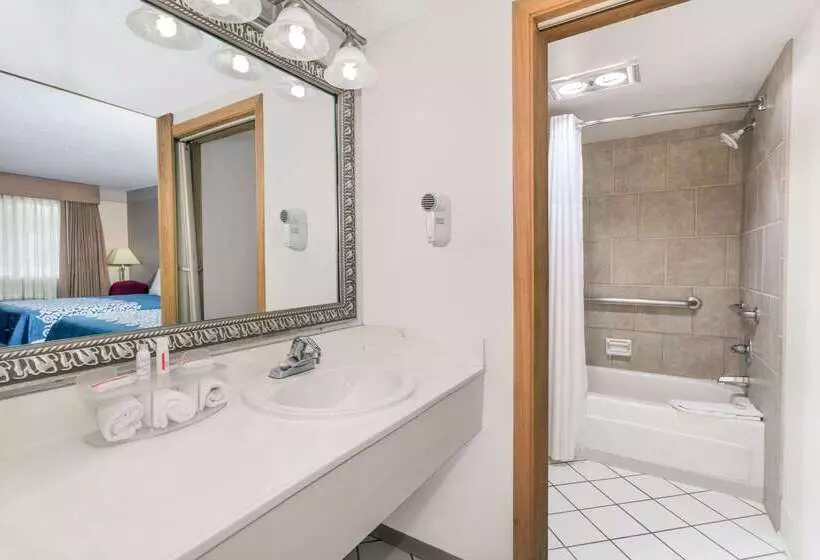 Отель Days Inn By Wyndham Delta Co