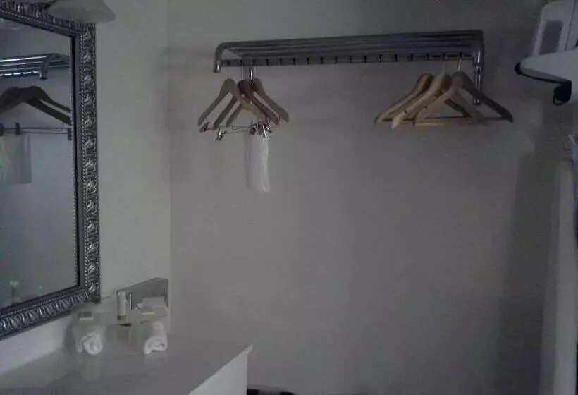 Отель Days Inn By Wyndham Delta Co