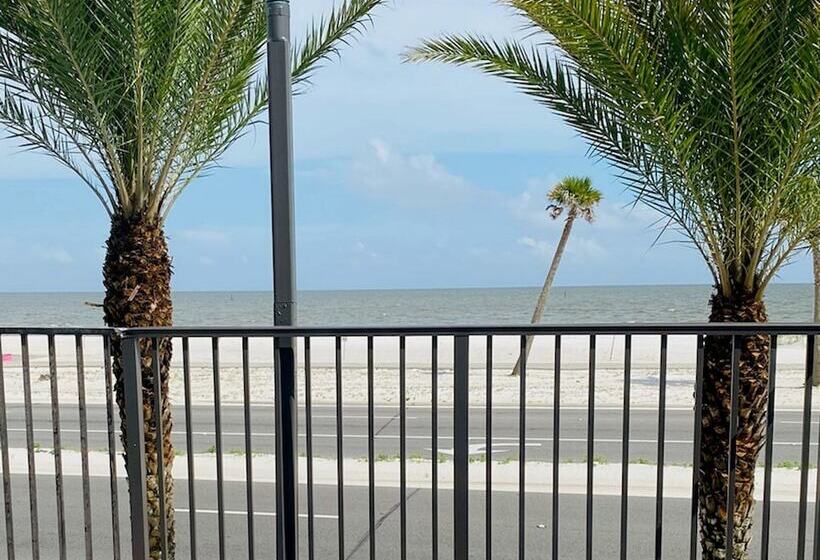 فندق Holiday Inn Express   Gulfport Beach, An Ihg