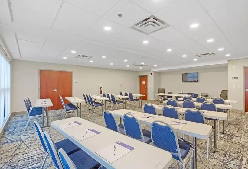 ホテル Holiday Inn Express Gulfport Beach, An Ihg