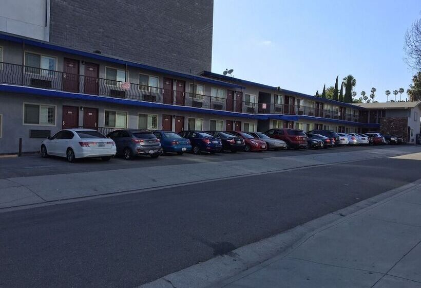 هتل Hollywood Palms Inns & Suites