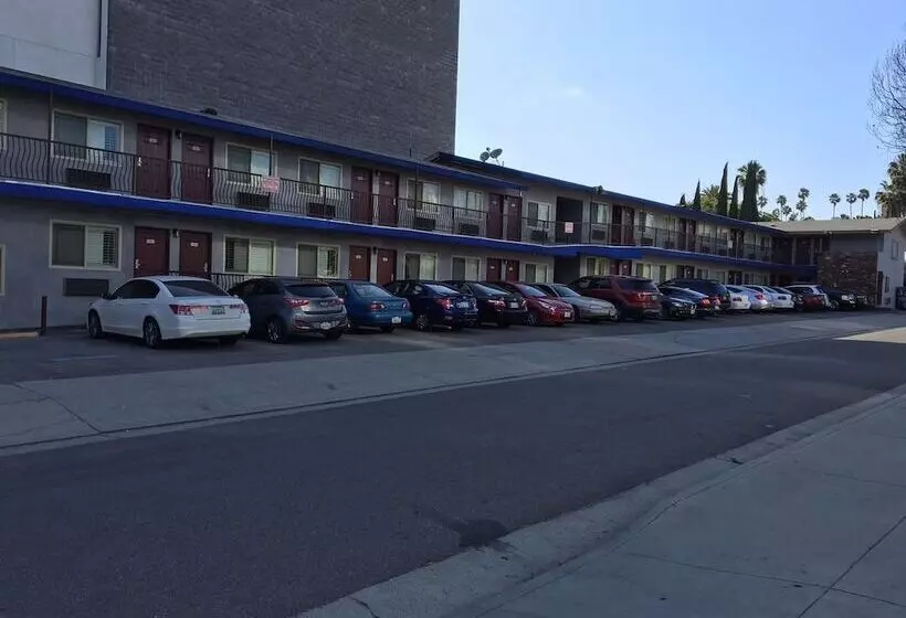 ホテル Hollywood Palms Inns & Suites