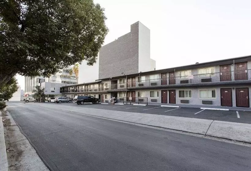 ホテル Hollywood Palms Inns & Suites