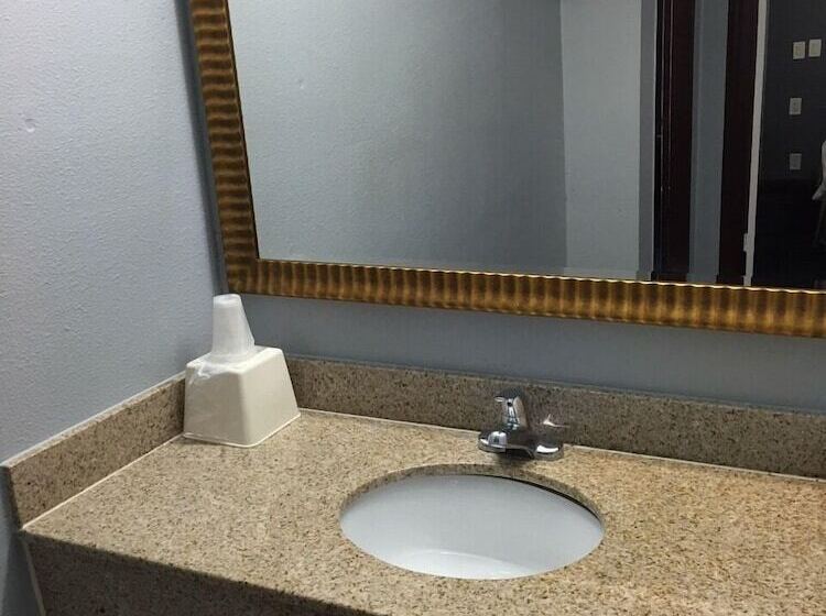 هتل Hollywood Palms Inns & Suites