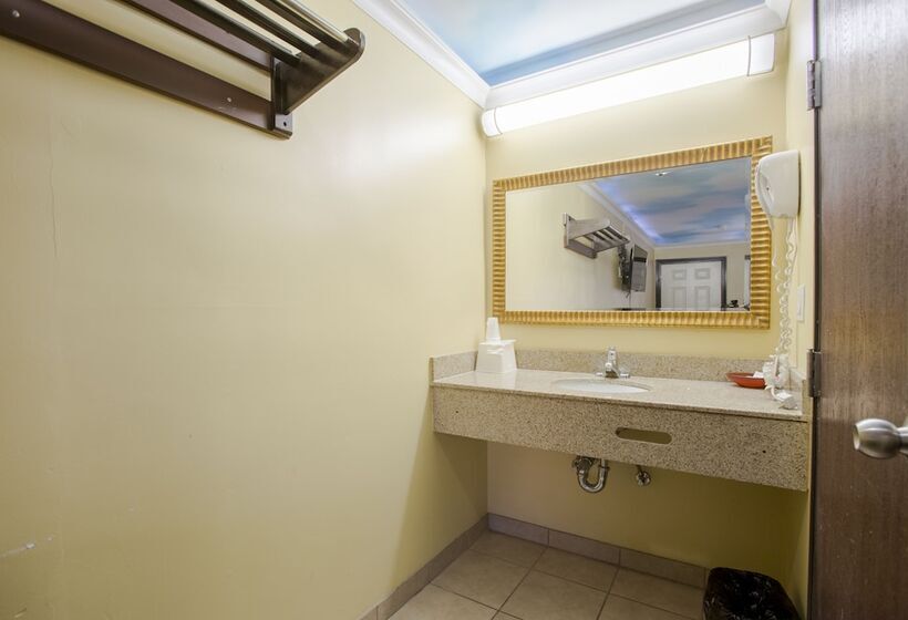 هتل Hollywood Palms Inns & Suites