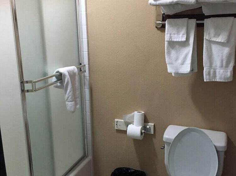 هتل Hollywood Palms Inns & Suites