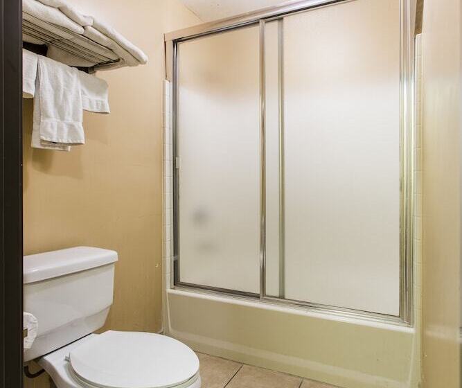 هتل Hollywood Palms Inns & Suites