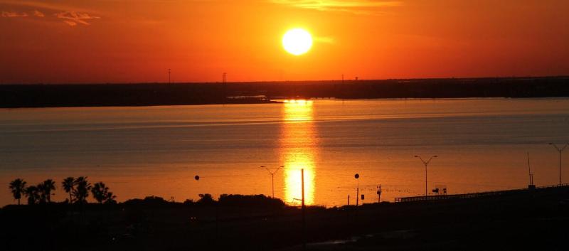 فندق Port Isla Inn