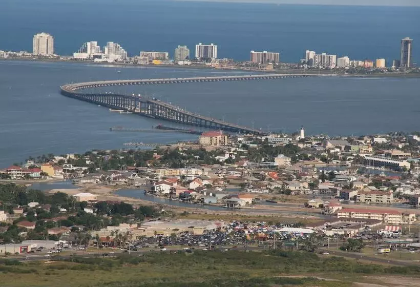 酒店 Port Isla Inn