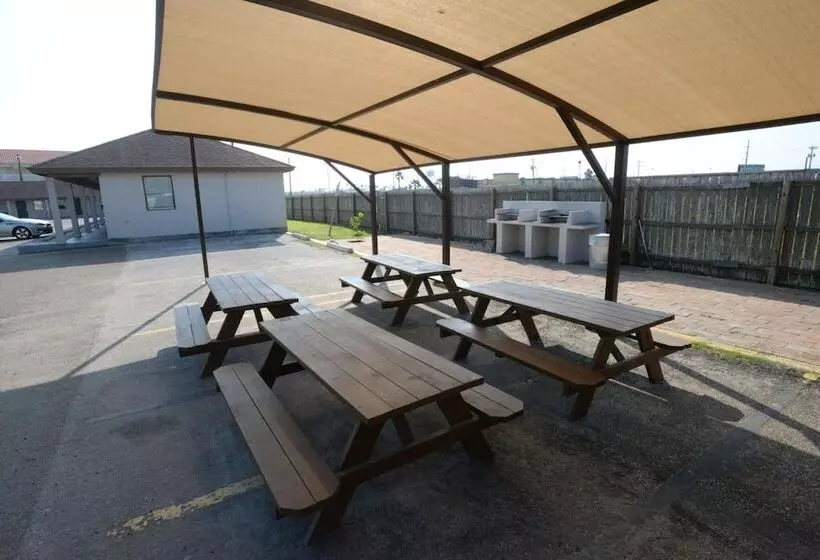 酒店 Port Isla Inn