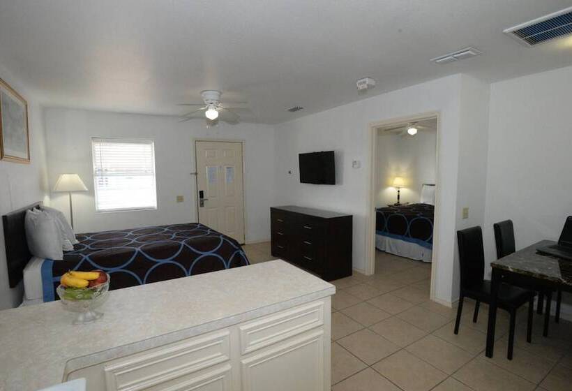 فندق Port Isla Inn