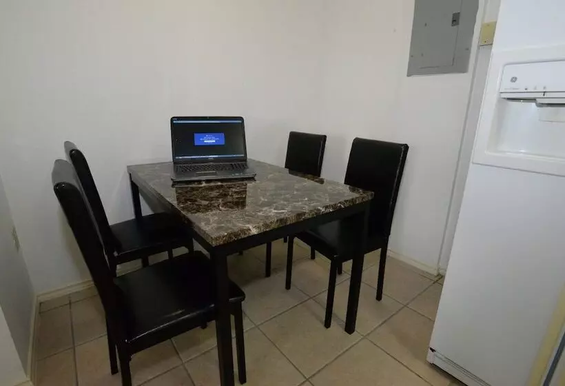 酒店 Port Isla Inn