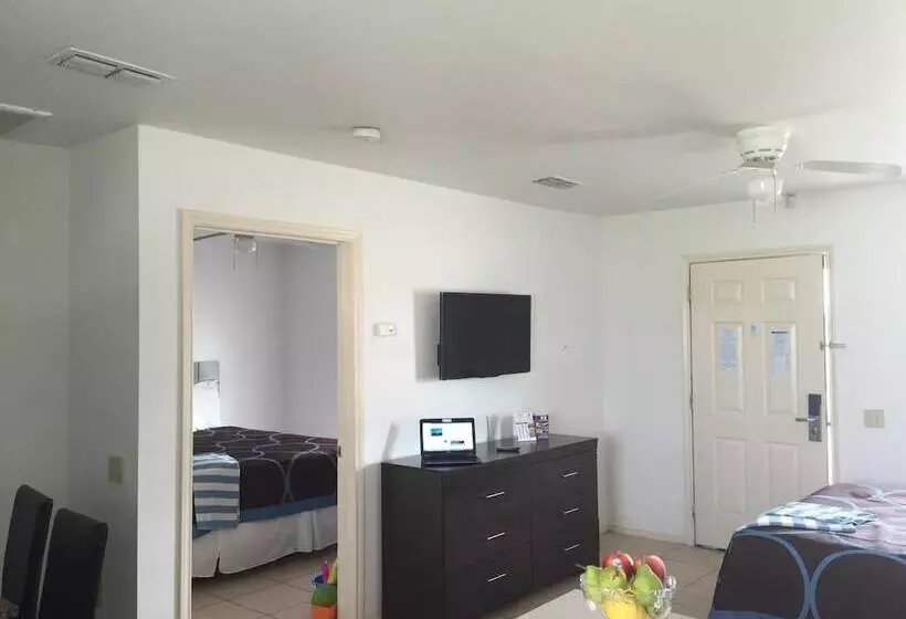 酒店 Port Isla Inn