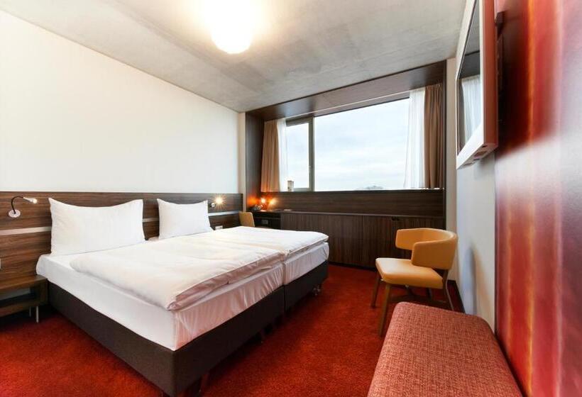 Simm S Hotel   Cityhotel Next To Metro U3