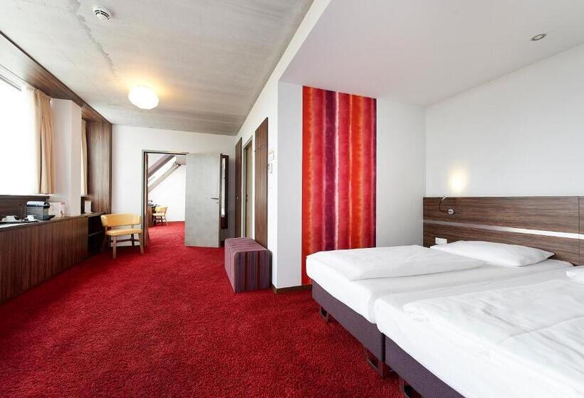 Simm S Hotel   Cityhotel Next To Metro U3